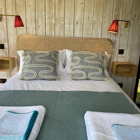 Otterly's Retreat Lodge Skibbereen